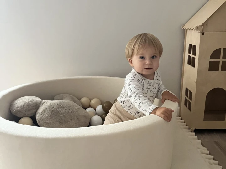 basen z kulkami dla dzieci.jpeg