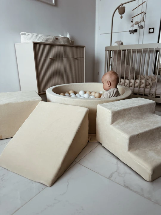 piankowy zestaw do zabawy z basenem velvet.jpeg