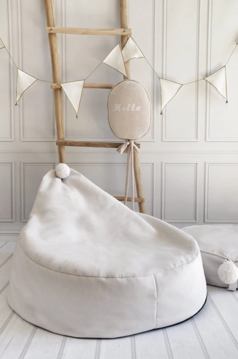 pufa dla dziecka do pokoju.jpeg