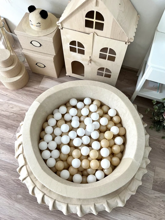 basen z piłeczkami dla dzieci.jpeg