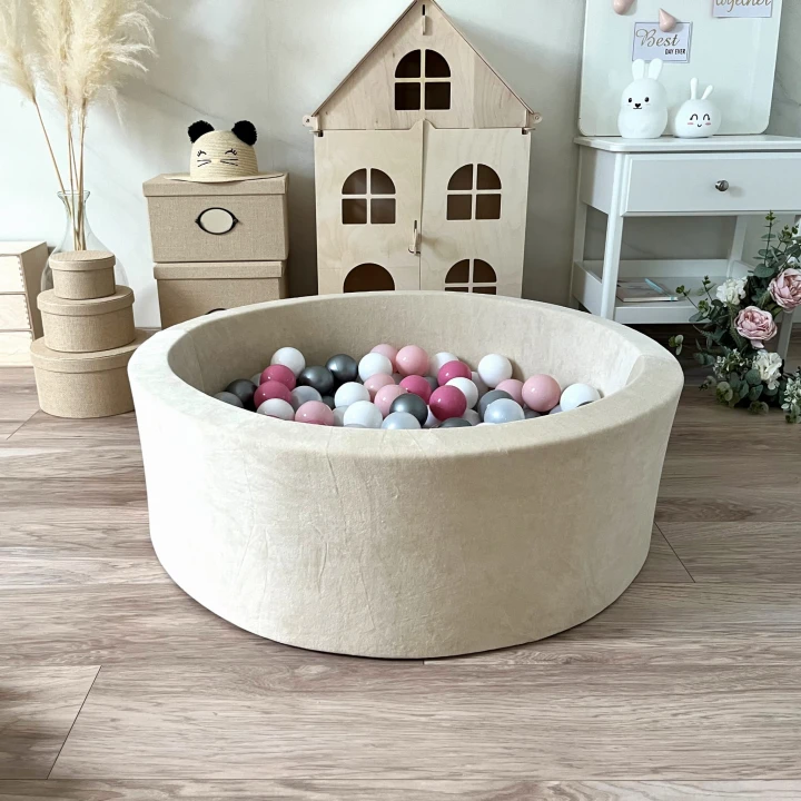 basen dla dziewczynki beżowy - Velvet Creme - biały, perła, srebrny, puder róż, brudny róż.jpeg